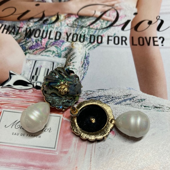 ๐ Big Shell Pearl Earrings - Picture 5 of 6